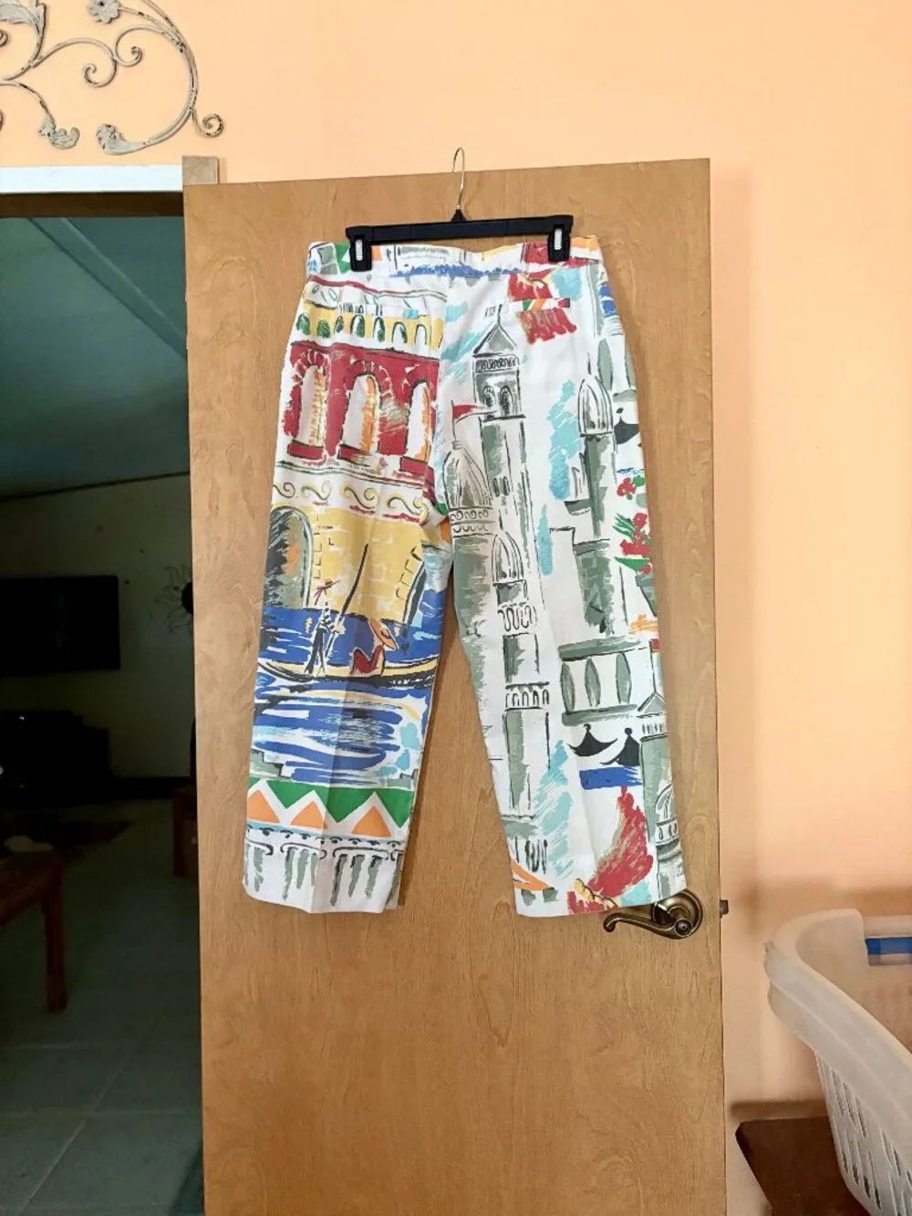 Vintage Chico's Archetectural scene print crops